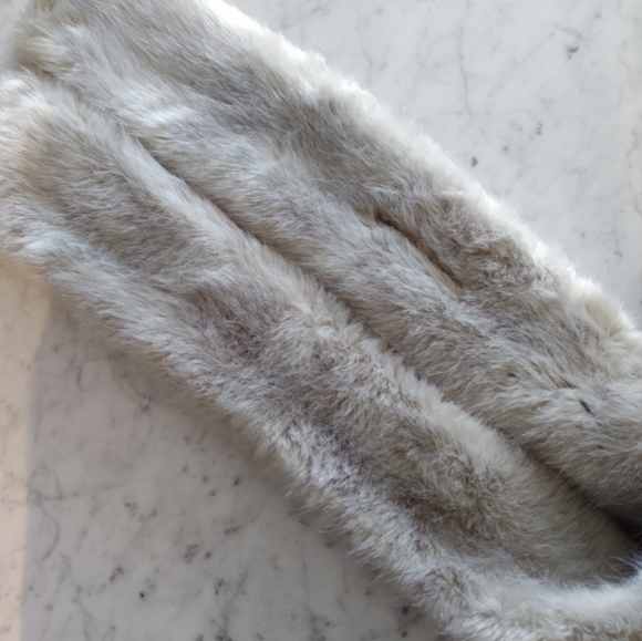 Restoration Hardware Luxe Faux Fur Scarf Grey Cream - Picture 5 of 8